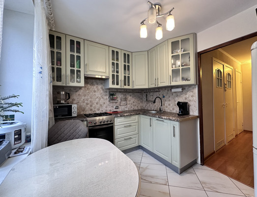 Продам трехкомнатную (3-комн.) квартиру, Космонавтов пр-кт, 64, Санкт-Петербург г