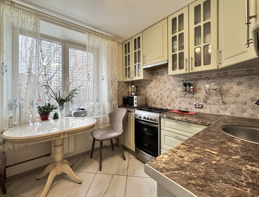 Продам трехкомнатную (3-комн.) квартиру, Космонавтов пр-кт, 64, Санкт-Петербург г