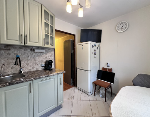 Продам трехкомнатную (3-комн.) квартиру, Космонавтов пр-кт, 64, Санкт-Петербург г