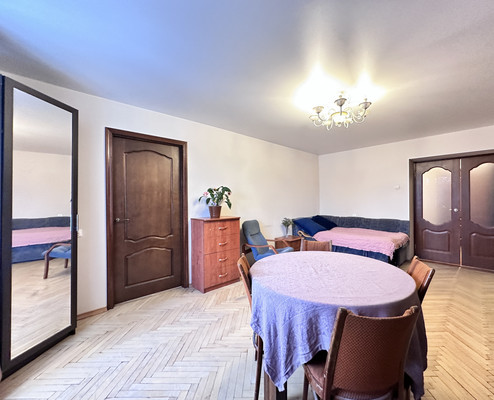 Продам трехкомнатную (3-комн.) квартиру, Космонавтов пр-кт, 64, Санкт-Петербург г