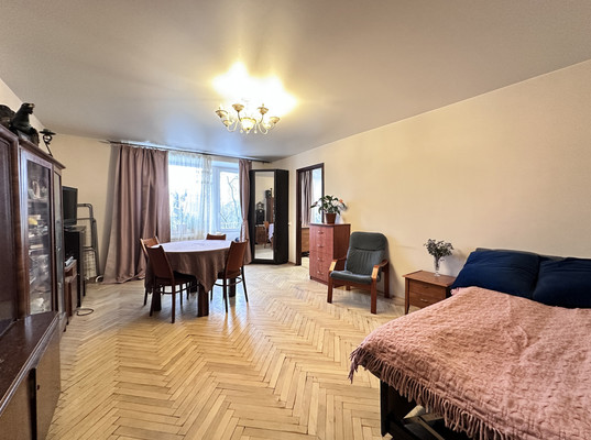 Продам трехкомнатную (3-комн.) квартиру, Космонавтов пр-кт, 64, Санкт-Петербург г