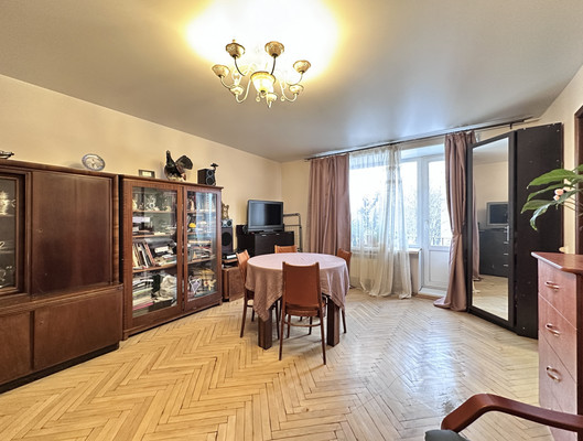 Продам трехкомнатную (3-комн.) квартиру, Космонавтов пр-кт, 64, Санкт-Петербург г