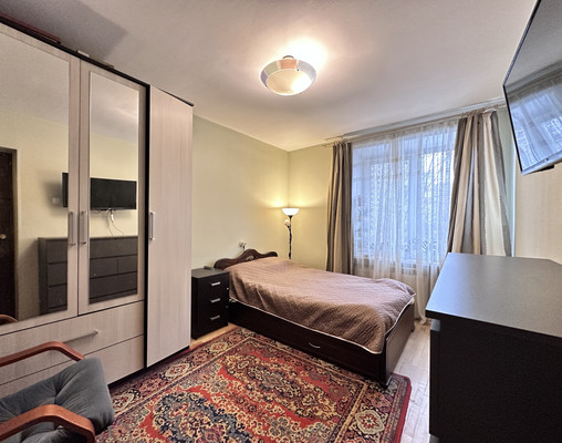 Продам трехкомнатную (3-комн.) квартиру, Космонавтов пр-кт, 64, Санкт-Петербург г