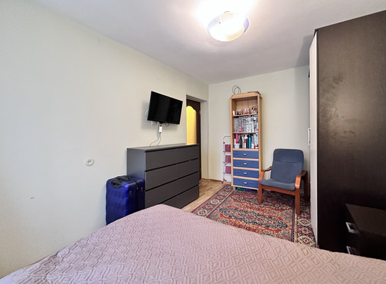 Продам трехкомнатную (3-комн.) квартиру, Космонавтов пр-кт, 64, Санкт-Петербург г