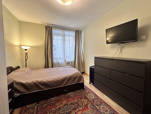 Продам трехкомнатную (3-комн.) квартиру, Космонавтов пр-кт, 64, Санкт-Петербург г