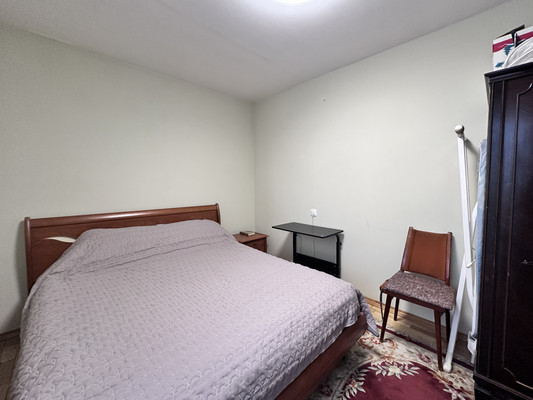 Продам трехкомнатную (3-комн.) квартиру, Космонавтов пр-кт, 64, Санкт-Петербург г