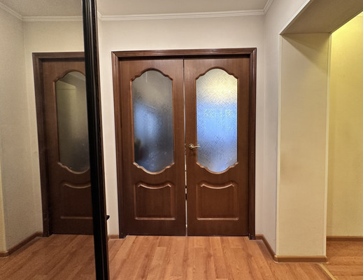 Продам трехкомнатную (3-комн.) квартиру, Космонавтов пр-кт, 64, Санкт-Петербург г