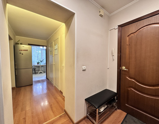 Продам трехкомнатную (3-комн.) квартиру, Космонавтов пр-кт, 64, Санкт-Петербург г