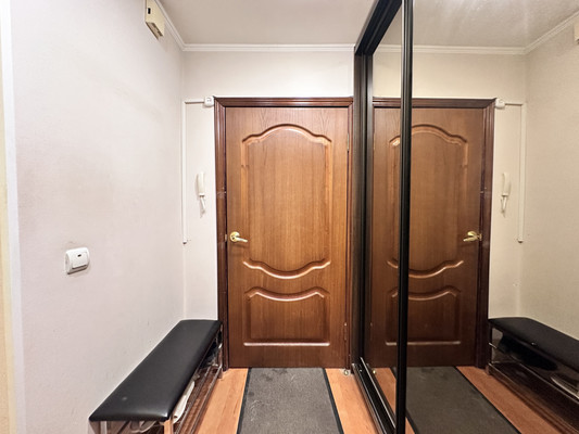 Продам трехкомнатную (3-комн.) квартиру, Космонавтов пр-кт, 64, Санкт-Петербург г