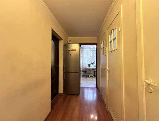 Продам трехкомнатную (3-комн.) квартиру, Космонавтов пр-кт, 64, Санкт-Петербург г