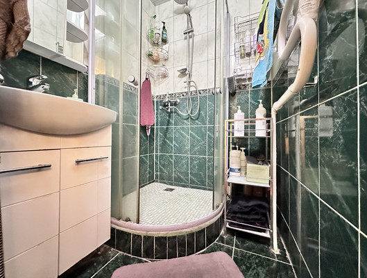 Продам трехкомнатную (3-комн.) квартиру, Космонавтов пр-кт, 64, Санкт-Петербург г