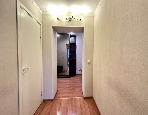 Продам трехкомнатную (3-комн.) квартиру, Космонавтов пр-кт, 64, Санкт-Петербург г