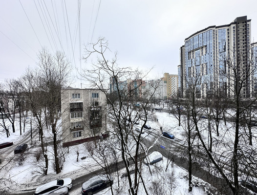 Продам трехкомнатную (3-комн.) квартиру, Космонавтов пр-кт, 64, Санкт-Петербург г