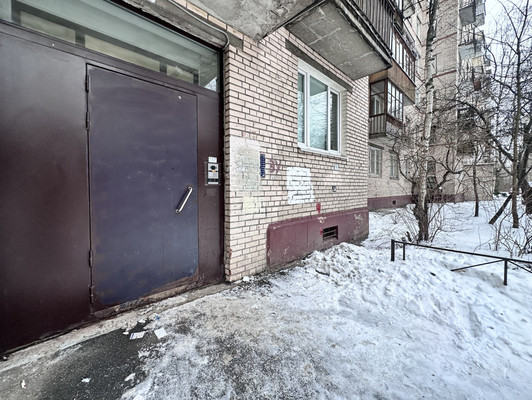 Продам трехкомнатную (3-комн.) квартиру, Космонавтов пр-кт, 64, Санкт-Петербург г