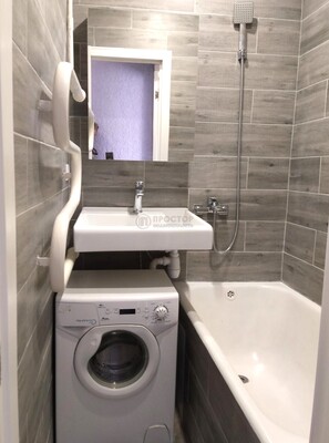 Продам двухкомнатную (2-комн.) квартиру, Строителей ул, 2к2, Люберцы г