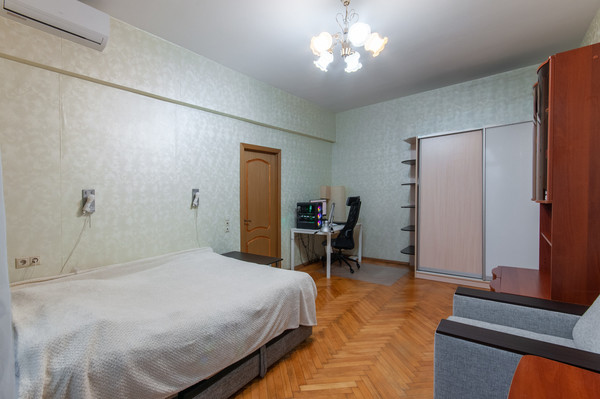 Сдам однокомнатную (1-комн.) квартиру, Черняховского ул, 15к1, Москва г