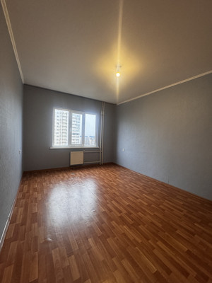 Продам трехкомнатную (3-комн.) квартиру, им. Александра Покрышкина ул, 4/5, Краснодар г