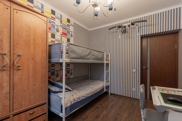 Продам трехкомнатную (3-комн.) квартиру, Дубравная ул, 34, Казань г