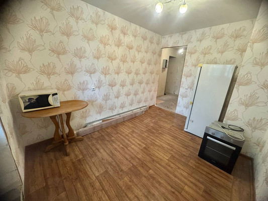 Продам однокомнатную (1-комн.) квартиру, Школьная ул, 11к1, Бугры п