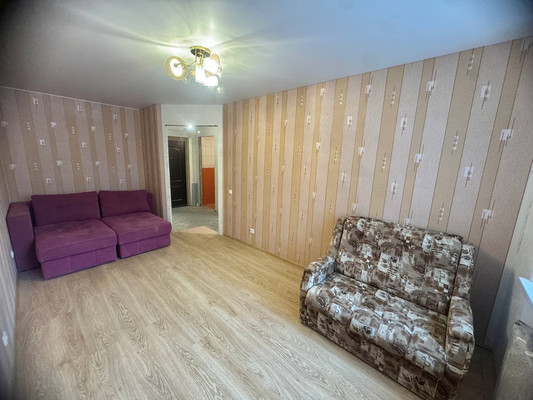 Продам однокомнатную (1-комн.) квартиру, Школьная ул, 11к1, Бугры п