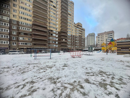 Продам однокомнатную (1-комн.) квартиру, Школьная ул, 11к1, Бугры п