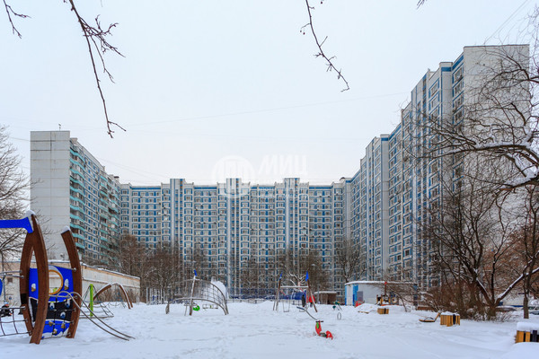 Продам трехкомнатную (3-комн.) квартиру, Осенний б-р, 16к2, Москва г