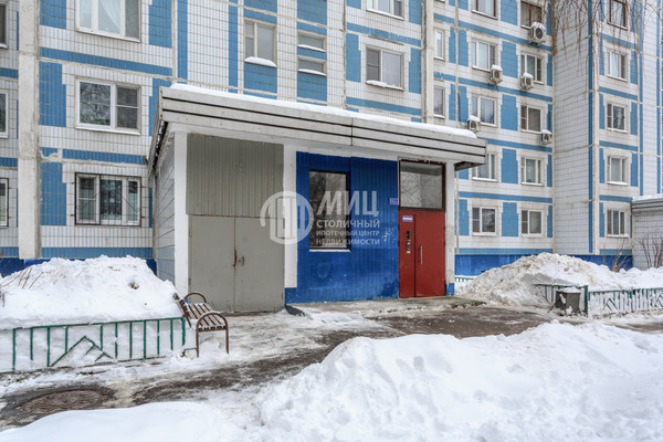 Продам трехкомнатную (3-комн.) квартиру, Осенний б-р, 16к2, Москва г