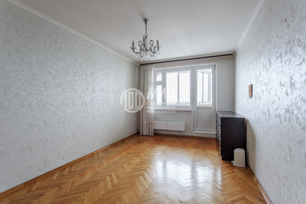 Продам трехкомнатную (3-комн.) квартиру, Осенний б-р, 16к2, Москва г