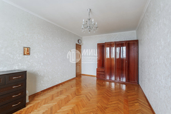 Продам трехкомнатную (3-комн.) квартиру, Осенний б-р, 16к2, Москва г