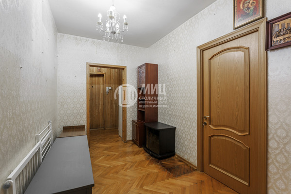 Продам трехкомнатную (3-комн.) квартиру, Осенний б-р, 16к2, Москва г