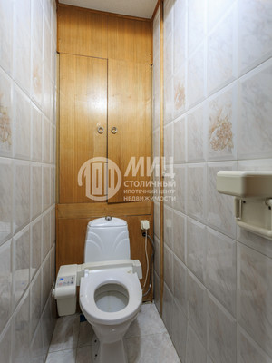 Продам трехкомнатную (3-комн.) квартиру, Осенний б-р, 16к2, Москва г