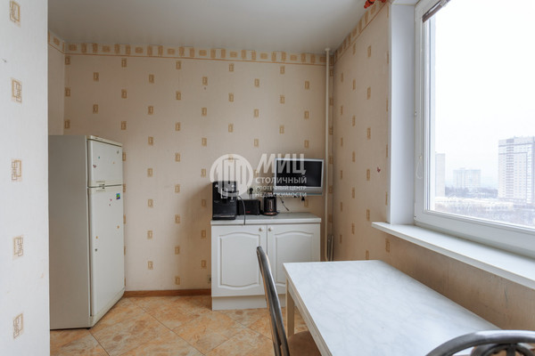 Продам однокомнатную (1-комн.) квартиру, Осенний б-р, 16к2, Москва г