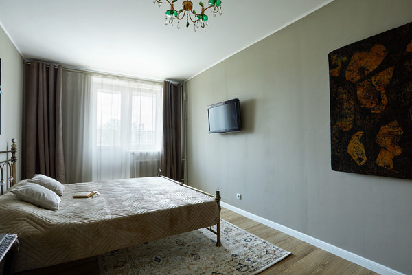 Сдам однокомнатную (1-комн.) квартиру, Загородная ул, 43к3, Колпино г