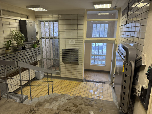 Продам трехкомнатную (3-комн.) квартиру, Профсоюзная ул, 128, Москва г