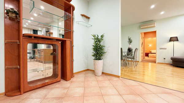 Продам многокомнатную квартиру, Большая Монетная ул, 5, Санкт-Петербург г