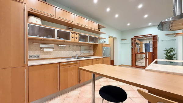 Продам многокомнатную квартиру, Большая Монетная ул, 5, Санкт-Петербург г