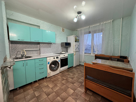 Продам трехкомнатную (3-комн.) квартиру, Гамарника ул, 19к6, Комсомольск-на-Амуре г