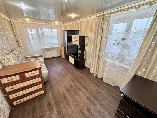 Продам трехкомнатную (3-комн.) квартиру, Гамарника ул, 19к6, Комсомольск-на-Амуре г