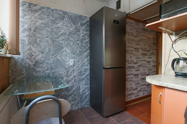 Продам двухкомнатную (2-комн.) квартиру, Серебристый б-р, 22Ак3, Санкт-Петербург г