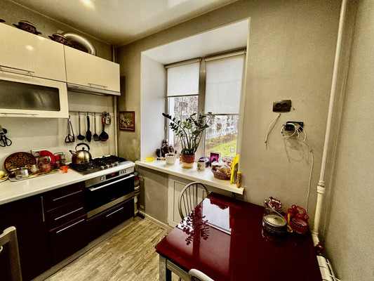 Продам двухкомнатную (2-комн.) квартиру, Морозова ул, 29, Сыктывкар г