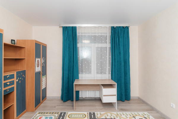 Продам двухкомнатную (2-комн.) квартиру, Строителей ул, 111, Ханты-Мансийск г