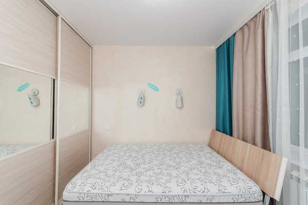 Продам двухкомнатную (2-комн.) квартиру, Строителей ул, 111, Ханты-Мансийск г