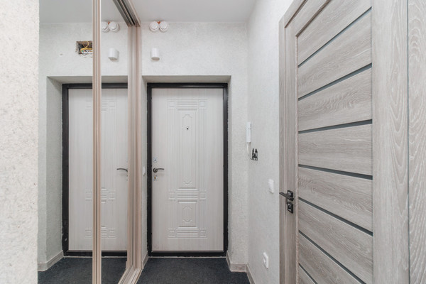 Продам двухкомнатную (2-комн.) квартиру, Строителей ул, 111, Ханты-Мансийск г