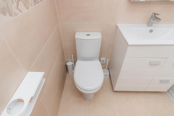 Продам двухкомнатную (2-комн.) квартиру, Строителей ул, 111, Ханты-Мансийск г