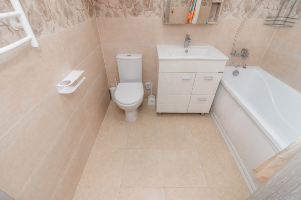 Продам двухкомнатную (2-комн.) квартиру, Строителей ул, 111, Ханты-Мансийск г