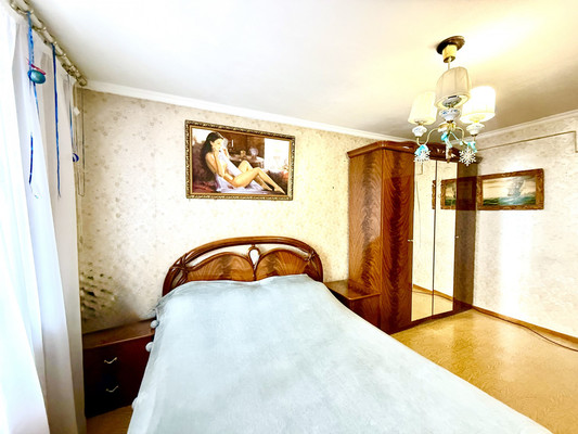 Продам трехкомнатную (3-комн.) квартиру, Миллера Ж.А. ул, 60, Симферополь г