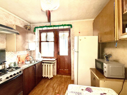 Продам трехкомнатную (3-комн.) квартиру, Миллера Ж.А. ул, 60, Симферополь г