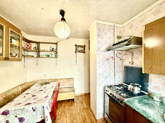 Продам трехкомнатную (3-комн.) квартиру, Миллера Ж.А. ул, 60, Симферополь г