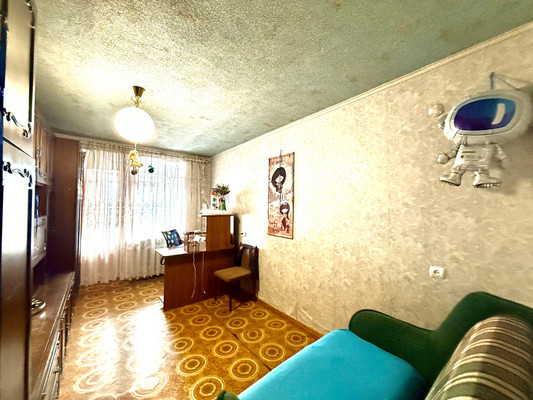 Продам трехкомнатную (3-комн.) квартиру, Миллера Ж.А. ул, 60, Симферополь г