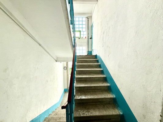 Продам трехкомнатную (3-комн.) квартиру, Миллера Ж.А. ул, 60, Симферополь г